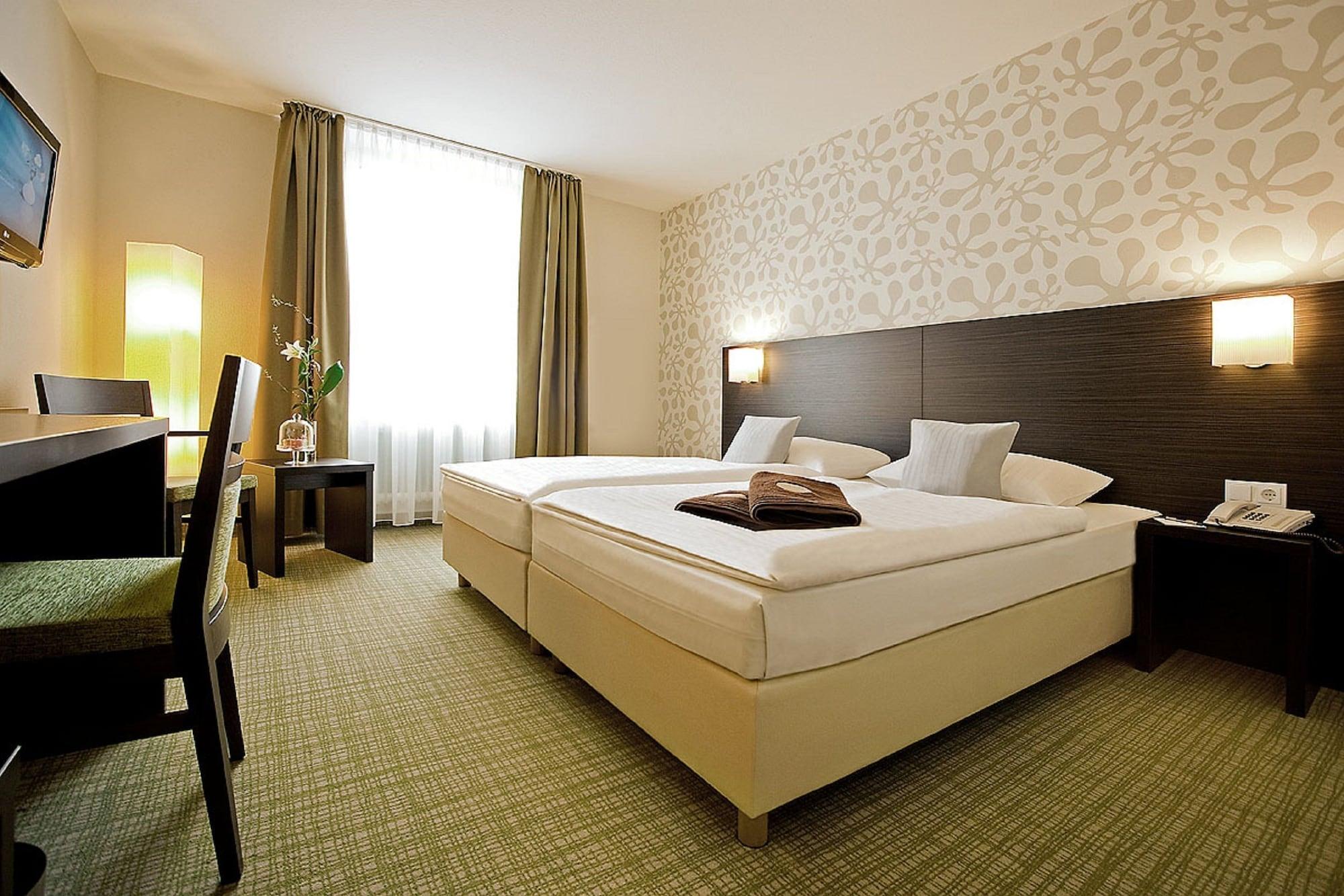 President Hotel Bonn Room photo